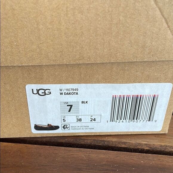 UGG Women's Dakota Slippers Black USA Women Size 7/UK 5/EU 38 - Picture 11 of 12